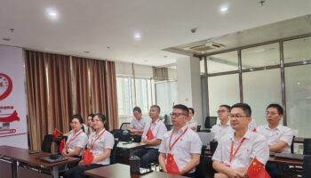 玉柴物流集团组织观看纪念中国人民抗日战争暨世界反法西斯战争胜利80周年阅兵式