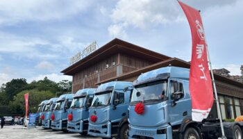 党建赋能拓市场 玉林机电销售公司顺利交付24台乘龙翼威5新能源重卡